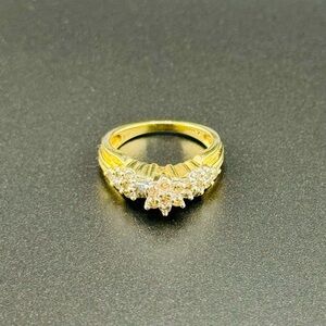 10K Gold Ladies Beautiful Diamond Cluster Ring Size 5.5 Weighs 4 Gram very clean